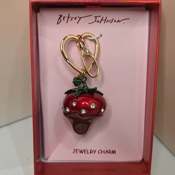 ❤️🔹️Betsey Johnson🔹️ Red Strawberry Dipped In Chocolate Jewelry Charm Keychain - Picture 3 of 4